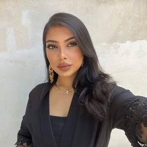 Meet your Posher, Ayesha